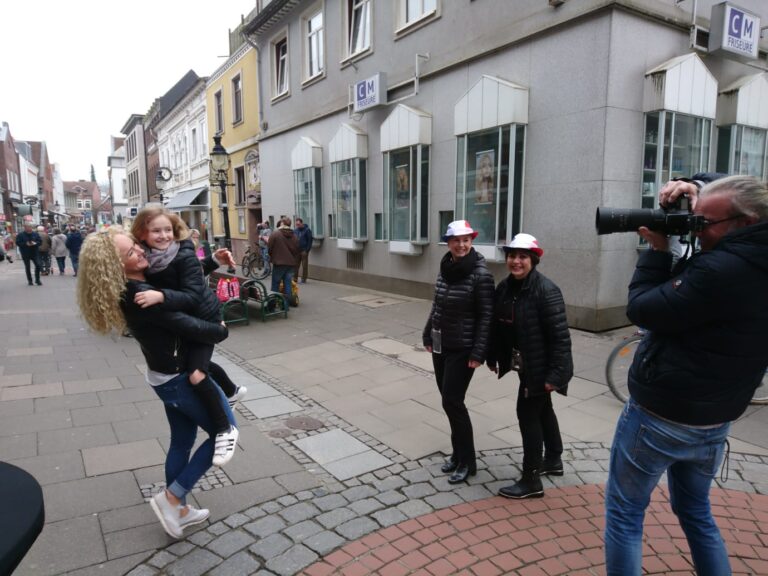 Neue Blumentaschen: Nachwuchsmodels gesucht