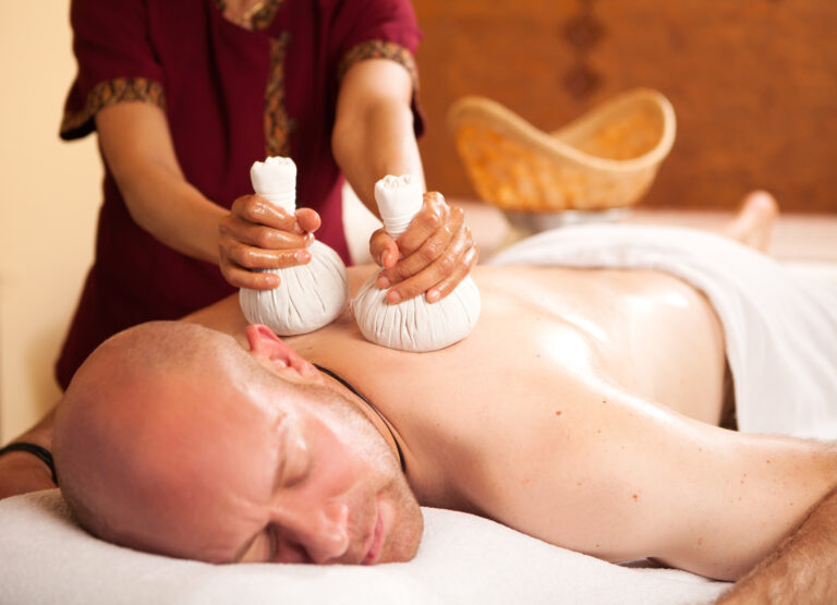Bild Nr. 3 - Thaimassage-Bad-Oldesloe-Kräuterstempel-Massage-7392 Bild Nr. 3 - Thaimassage-Bad-Oldesloe-Kräuterstempel-Massage-7392